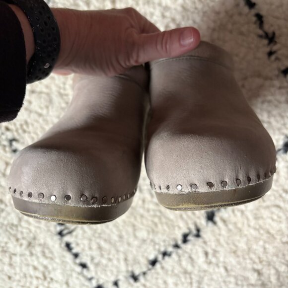 Dansko Sammy size 38 taupe nubuck leather clog mules - Picture 3 of 8